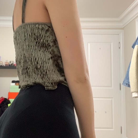 green crop top - Picture 2 of 3